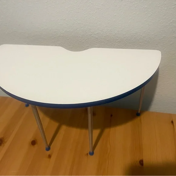 Authentic American Girl Blue Chairs,Activity table, Mac computer chalkboard 1999 - Picture 14 of 15